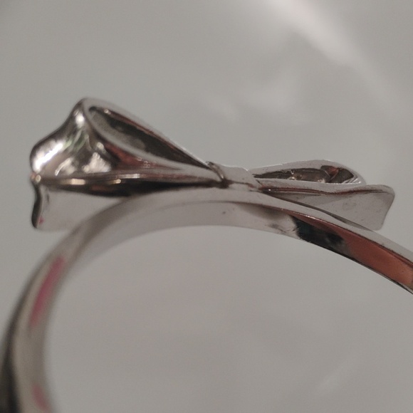 Kate Spade signed elegant Silver Bow Bracelet - Picture 2 of 7